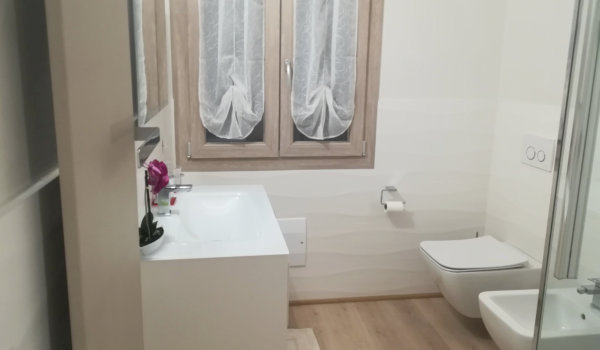 Rifacimento bagni Lago di Garda